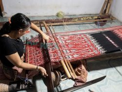 Bukan Sekadar Tradisi, Kain Pantang Umin Jaya Disiapkan Jadi Ikon Buah Tangan Desa