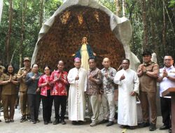 Camat Tempunak Hadiri Peresmian dan Pemberkatan Gua Maria Pengkal Merslung di Stasi Tembak